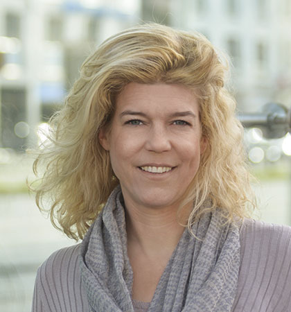 Niki_Szilagyi Niki Szilagyi